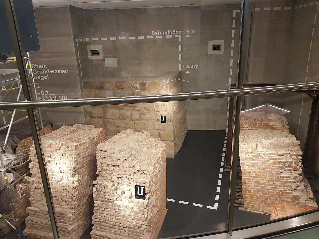 🏛️ 고고학 지점(아르케오포인트)